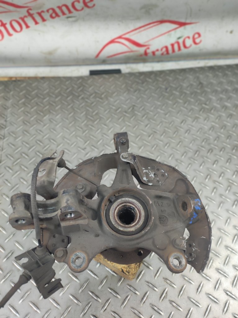 Кулак поворотный передний левый C4 Picasso 2012