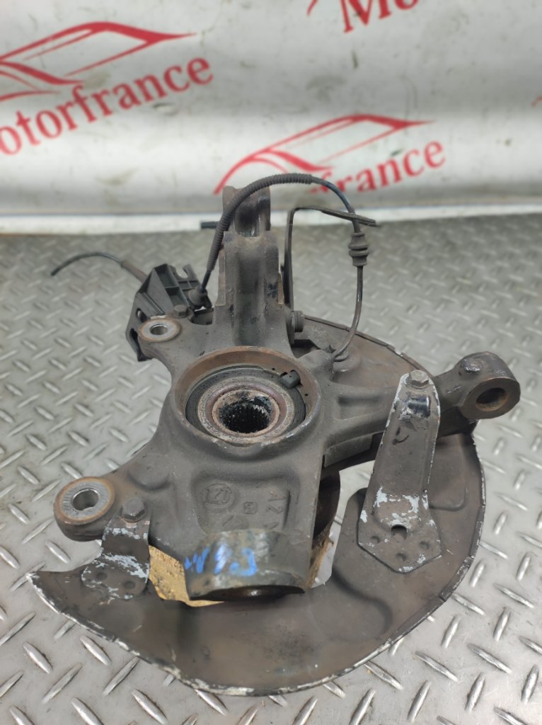 Кулак поворотный передний левый C4 Picasso 2012