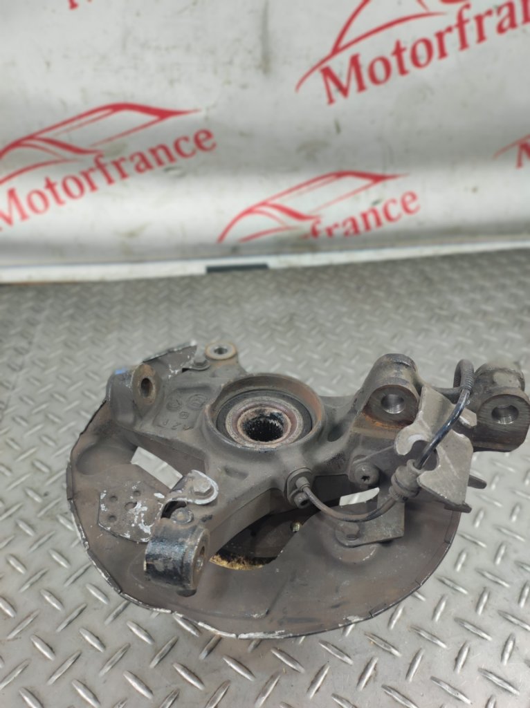 Кулак поворотный передний левый C4 Picasso 2012