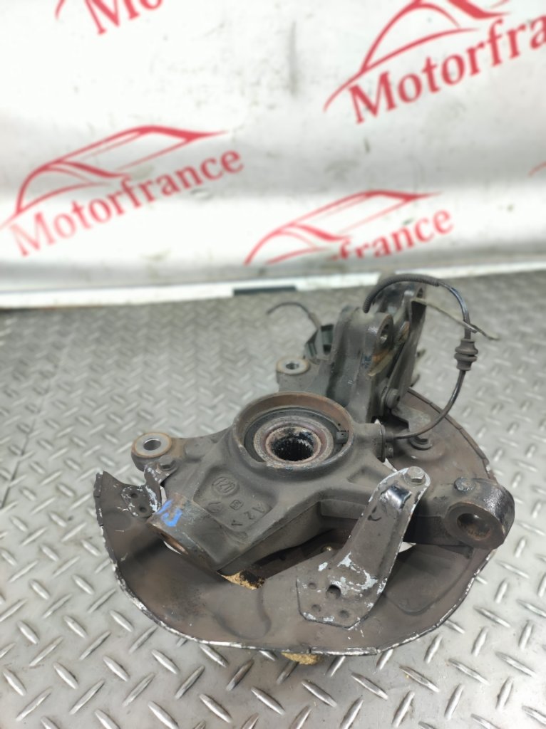 Кулак поворотный передний левый C4 Picasso 2012