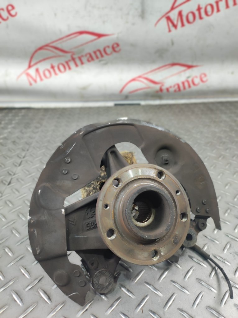 Кулак поворотный передний левый C4 Picasso 2012