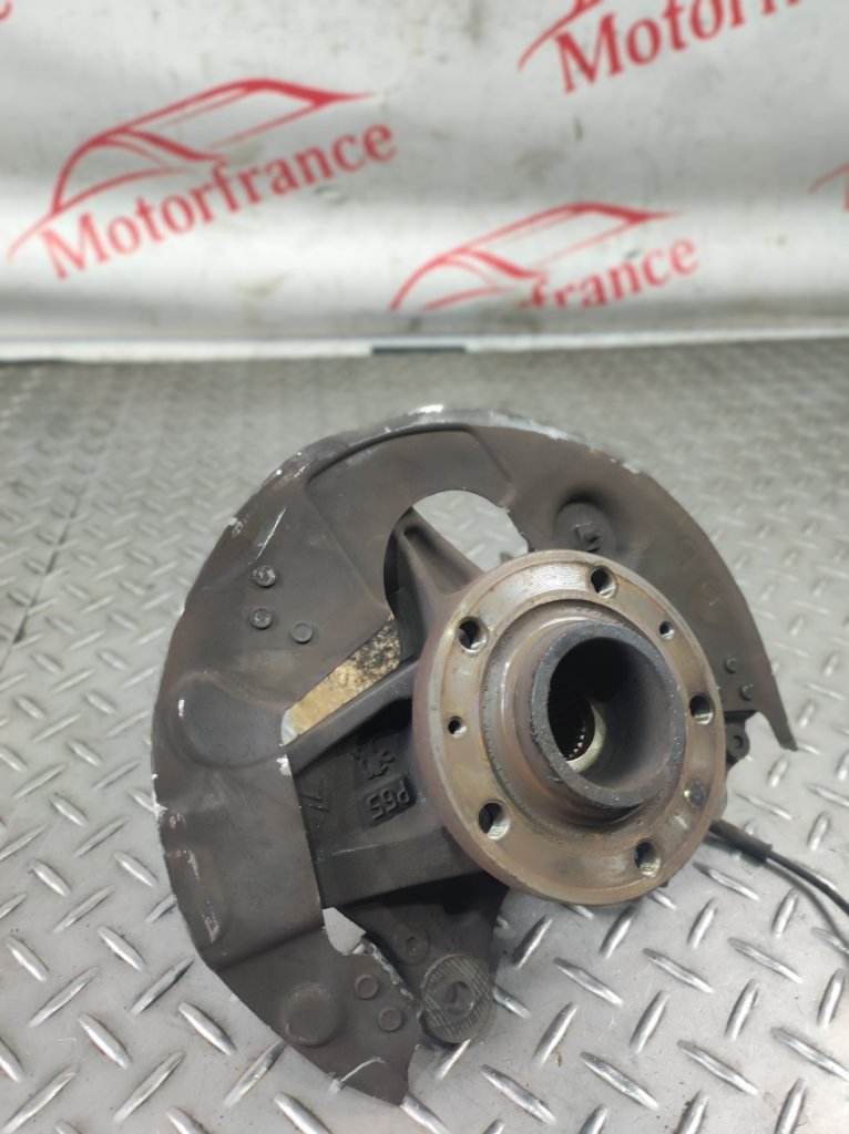 Кулак поворотный передний левый C4 Picasso 2012