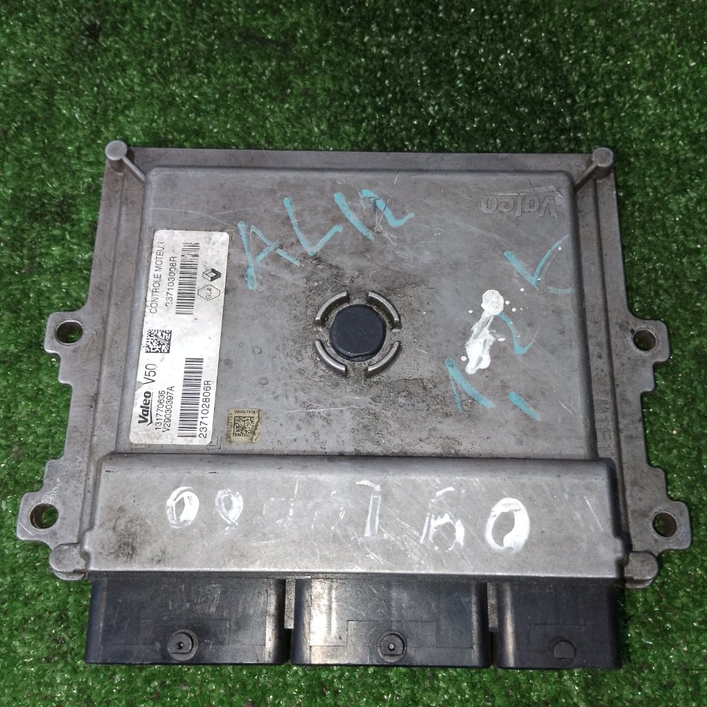 Блок управления двигателем Dacia Sandero 2 H4B400 237102806R контрактная