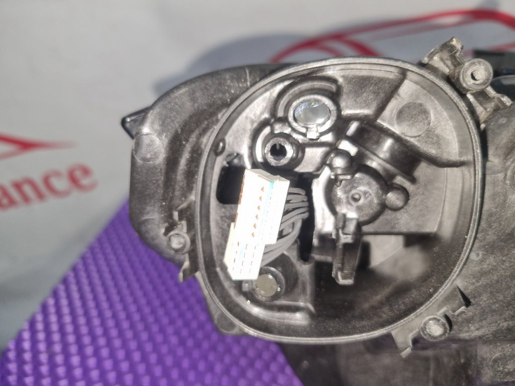 Фара светодиодная левая 3-Series