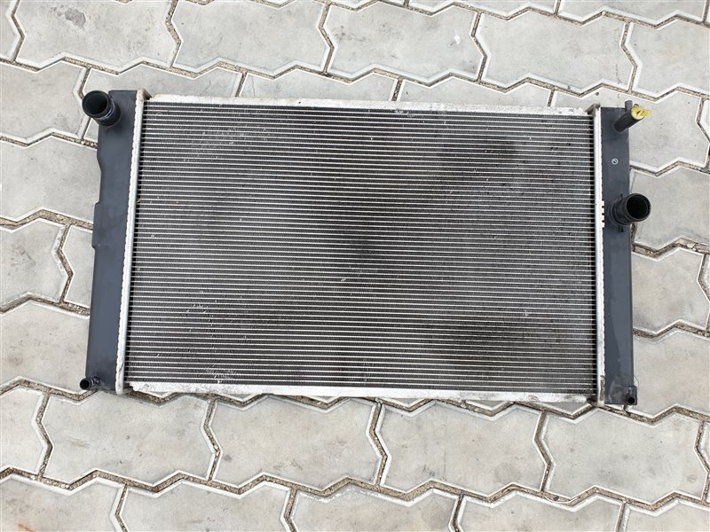 Радиатор двигателя Toyota Prius ZVW30 2ZRFXE 2012 (б/у)