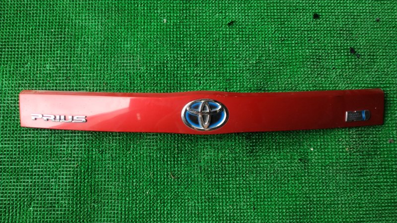 Накладка двери багажника Toyota Prius ZVW30 2ZRFXE 2012 (б/у)
