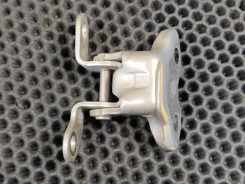 Петля  двери задняя правая Lexus GX460 2010 URJ150 1URFE 68750-20121 контрактная