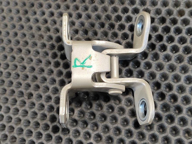 Петля двери багажника Lexus GX460 2010 URJ150 1URFE 68801-60050 контрактная