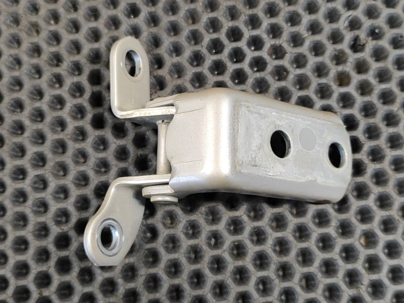 Петля  двери задняя левая Lexus GX460 2010 URJ150 1URFE 68780-52031 контрактная