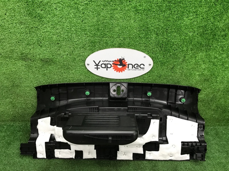 Пластик замка багажника задний HONDA FIT GP1 LDA