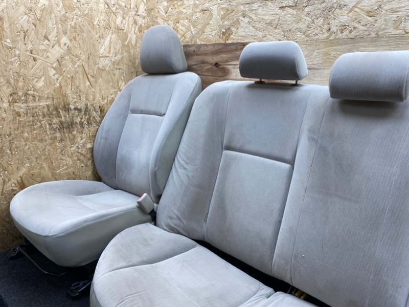 Сидения комплект TOYOTA COROLLA AXIO NZE141 1NZFE