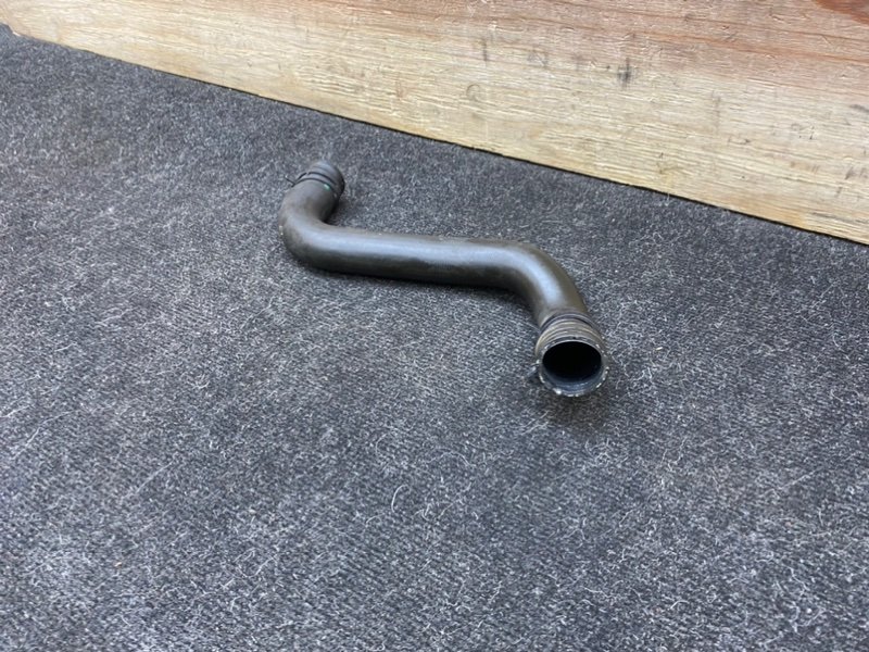 Патрубок радиатора передний A 180 (176.042) 2013 W176 M270.910 1600сс 4 цилиндра GASOLINE TURBO 2WD 4х2