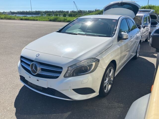 Патрубок радиатора передний A 180 (176.042) 2013 W176 M270.910 1600сс 4 цилиндра GASOLINE TURBO 2WD 4х2