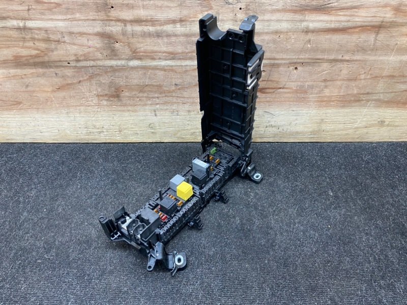 Блок предохранителей передний Mercedes-Benz A 180 (176.042) W176 M270.910 1600сс 4 цилиндра GASOLINE TURBO 2WD 4х2 Блок предохранителей передний Mercedes-Benz A 180 (176.042) W176 M270.910 1600сс 4 цилиндра GASOLINE TURBO 2WD 4х2