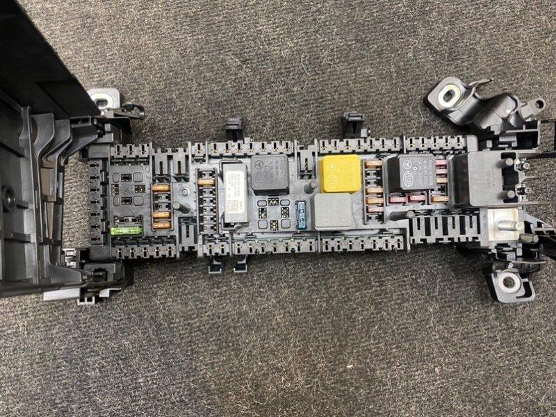 Блок предохранителей передний A 180 (176.042) 2013 W176 M270.910 1600сс 4 цилиндра GASOLINE TURBO 2WD 4х2 Блок предохранителей передний A 180 (176.042) 2013 W176 M270.910 1600сс 4 цилиндра GASOLINE TURBO 2WD 4х2
