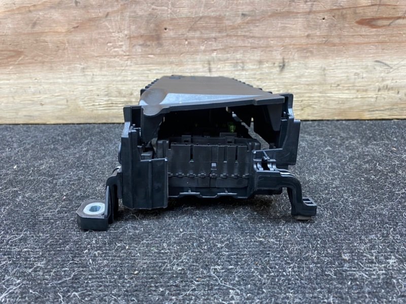 Блок предохранителей передний A 180 (176.042) 2013 W176 M270.910 1600сс 4 цилиндра GASOLINE TURBO 2WD 4х2 Блок предохранителей передний A 180 (176.042) 2013 W176 M270.910 1600сс 4 цилиндра GASOLINE TURBO 2WD 4х2