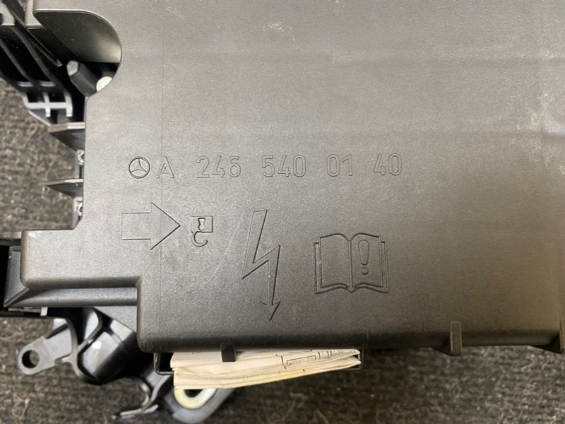 Блок предохранителей передний A 180 (176.042) 2013 W176 M270.910 1600сс 4 цилиндра GASOLINE TURBO 2WD 4х2 Блок предохранителей передний A 180 (176.042) 2013 W176 M270.910 1600сс 4 цилиндра GASOLINE TURBO 2WD 4х2