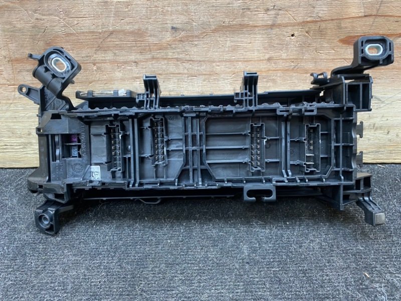 Блок предохранителей передний A 180 (176.042) 2013 W176 M270.910 1600сс 4 цилиндра GASOLINE TURBO 2WD 4х2 Блок предохранителей передний A 180 (176.042) 2013 W176 M270.910 1600сс 4 цилиндра GASOLINE TURBO 2WD 4х2