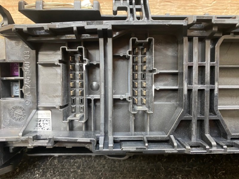 Блок предохранителей передний A 180 (176.042) 2013 W176 M270.910 1600сс 4 цилиндра GASOLINE TURBO 2WD 4х2 Блок предохранителей передний A 180 (176.042) 2013 W176 M270.910 1600сс 4 цилиндра GASOLINE TURBO 2WD 4х2