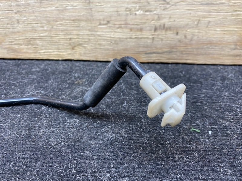 Держатель капота передний FIT 2014 GK3 L13B