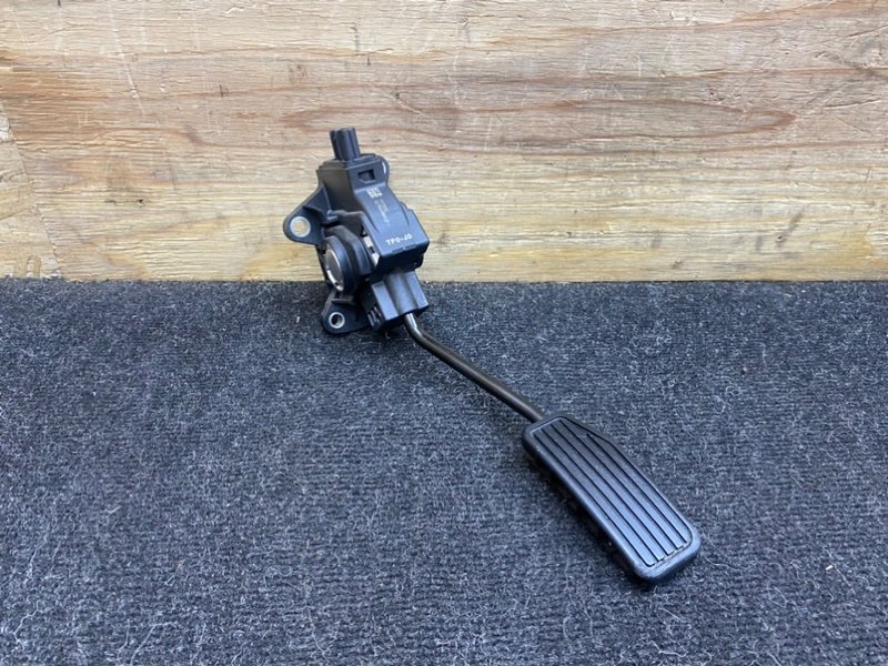 Педаль газа FREED 2011 GB3 L15A