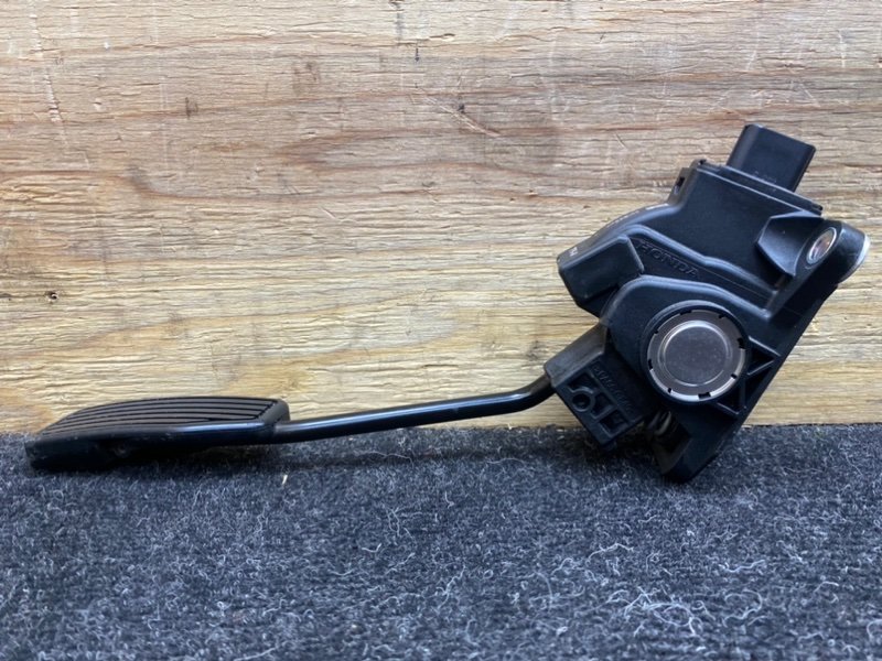 Педаль газа FREED 2011 GB3 L15A