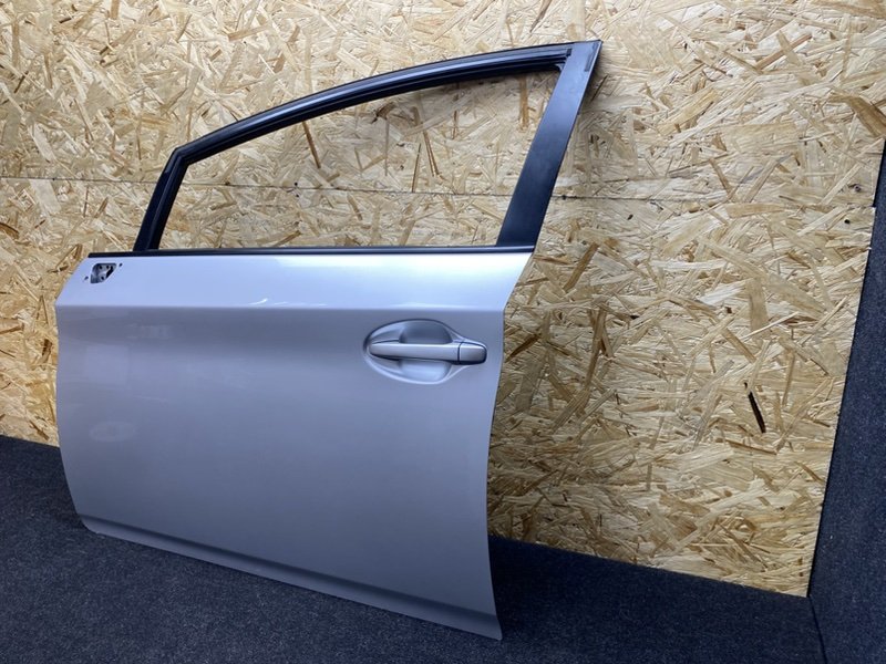 Дверь передняя левая PRIUS 2010 ZVW30 2ZR-FXE