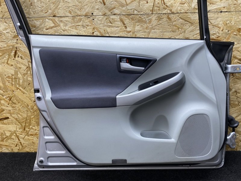 Дверь передняя левая PRIUS 2010 ZVW30 2ZR-FXE
