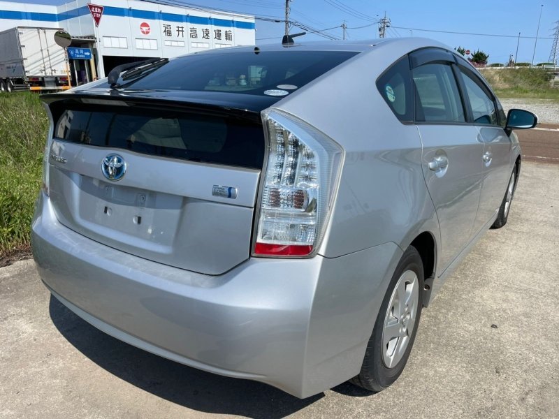Дверь передняя левая PRIUS 2010 ZVW30 2ZR-FXE