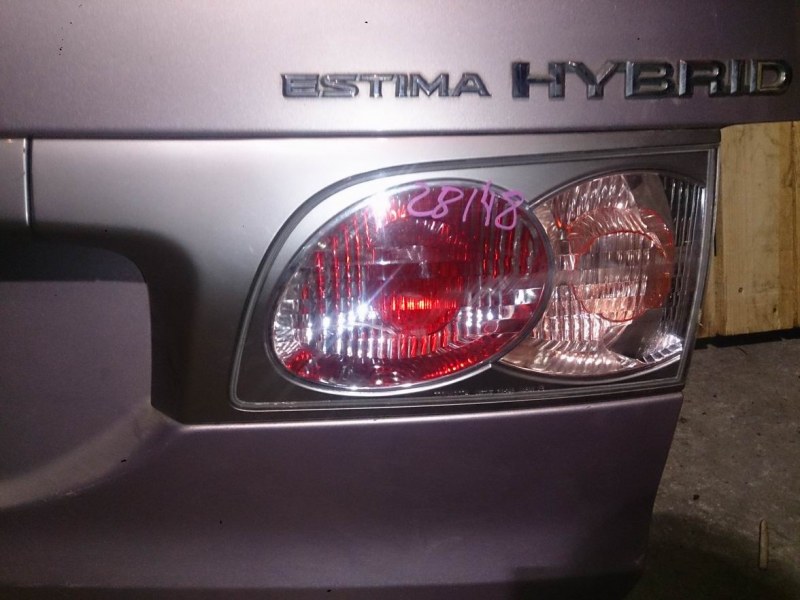 Вставка между стопов Toyota Estima AHR10 задняя правая
