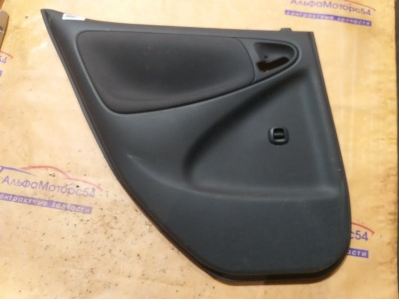 Обшивка дверей Toyota Vitz SCP10 1SZ-FE 2000 задняя левая