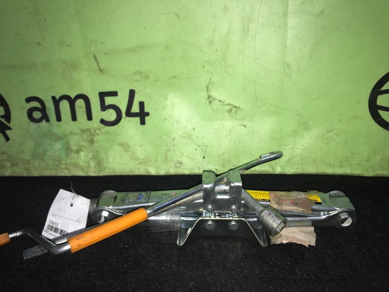 Домкрат Toyota Crown JZS155 Домкрат Toyota Crown JZS155