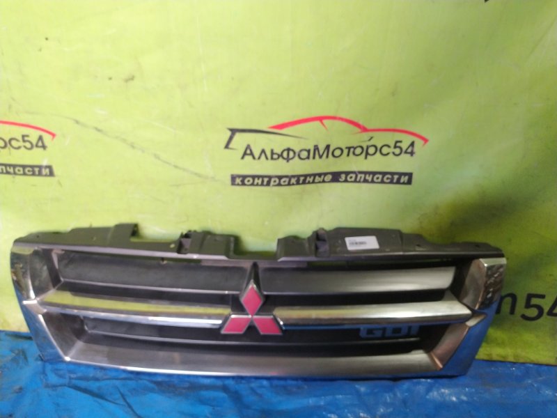 Решетка радиатора Mitsubishi Pajero V65W 6G74 2000 передняя