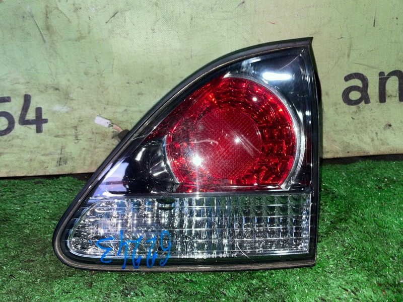 Вставка между стопов Toyota Harrier MCU10 1MZ-FE 2001 задняя правая