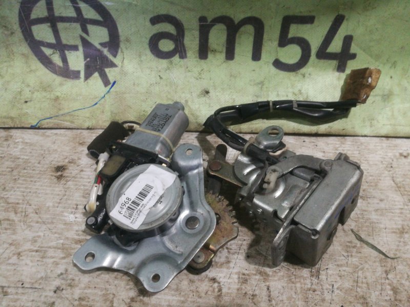 Замок 5-й двери Toyota Grand Hiace VCH10 5VZ-FE задний
