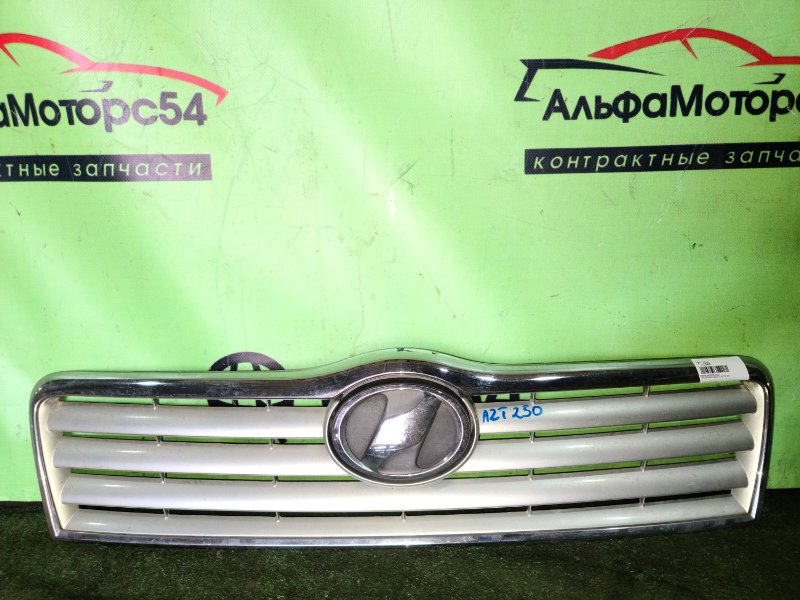Решетка радиатора Toyota Avensis AZT255 1AZ-FSE 2004 передняя