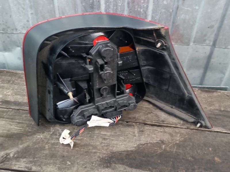Фонарь задний правый Golf 4