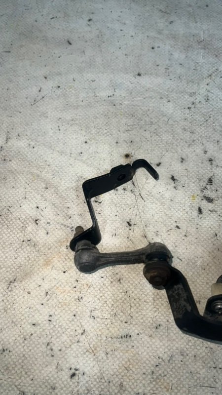 Датчик высоты дорожного просвета задний левый rav4 2011 GSA33 2GRFE