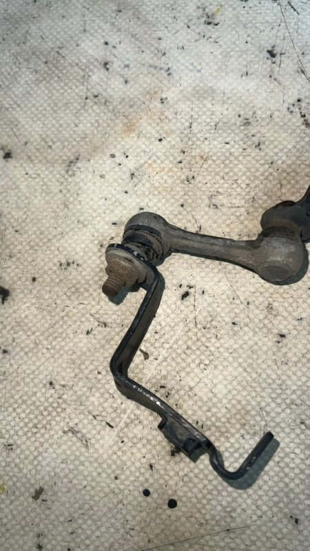 Датчик высоты дорожного просвета задний левый rav4 2011 GSA33 2GRFE