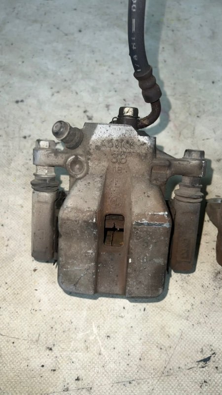 Суппорта задние пара задняя toyota rav4 GSA33 2GRFE