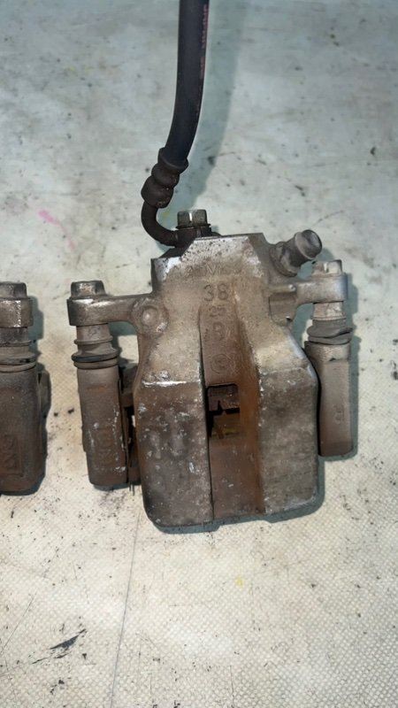 Суппорта задние пара задняя rav4 2011 GSA33 2GRFE