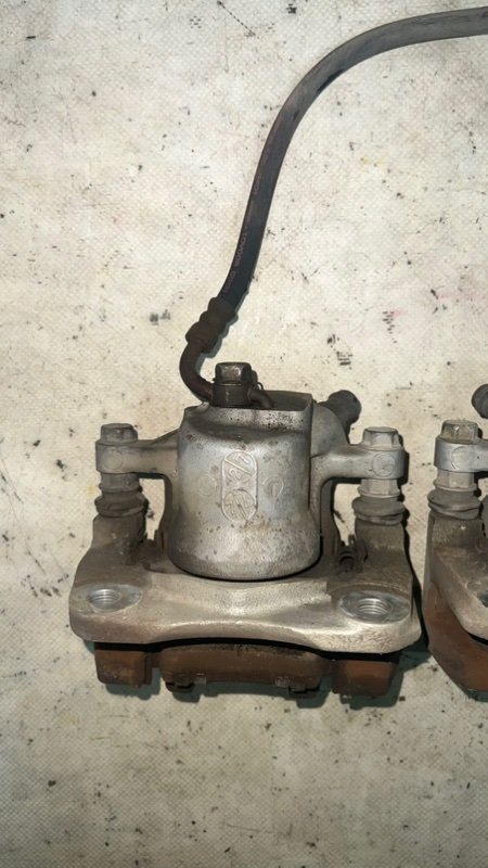 Суппорта задние пара задняя rav4 2011 GSA33 2GRFE