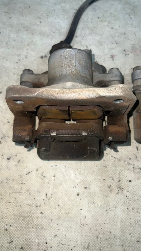 Суппорта задние пара задняя rav4 2011 GSA33 2GRFE