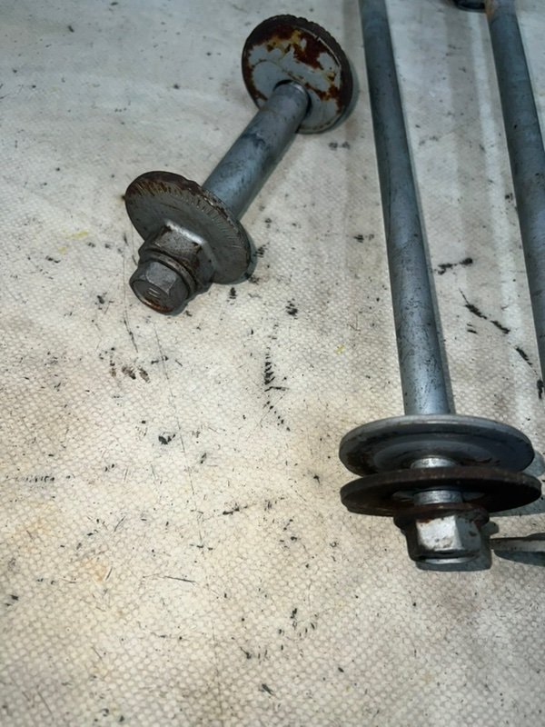 Болт крепления рычага передний Land Cruiser Prado 2007 GRJ121 1GR-FE