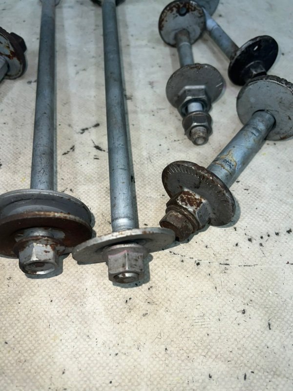 Болт крепления рычага передний toyota Land Cruiser Prado GRJ121 1GR-FE