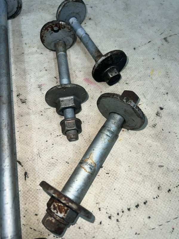 Болт крепления рычага передний Land Cruiser Prado 2007 GRJ121 1GR-FE