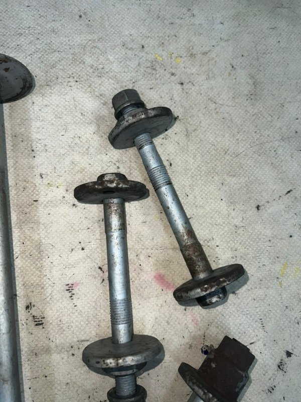 Болт крепления рычага передний Land Cruiser Prado 2007 GRJ121 1GR-FE