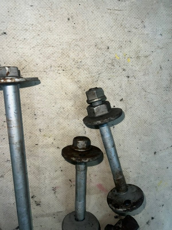 Болт крепления рычага передний Land Cruiser Prado 2007 GRJ121 1GR-FE