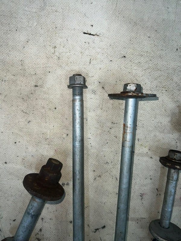 Болт крепления рычага передний Land Cruiser Prado 2007 GRJ121 1GR-FE