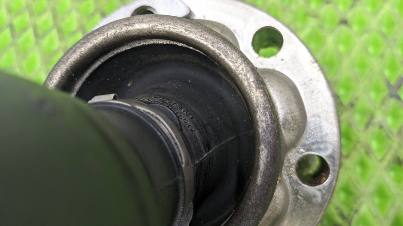 Карданный вал передний Touareg 2009 7LZ9D BHK Карданный вал передний Touareg 2009 7LZ9D BHK